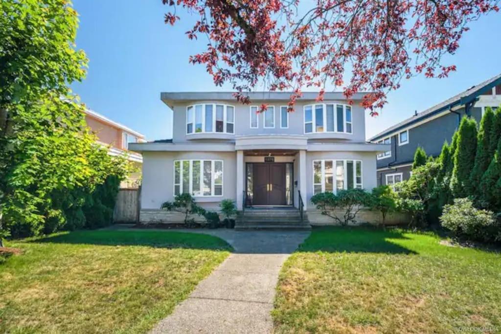 Coze Home In Vancouver Near Yvr Exterior photo